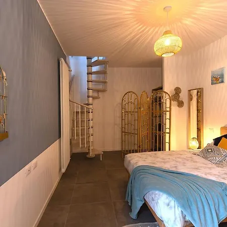 Blue Vibes 아파트 아로나